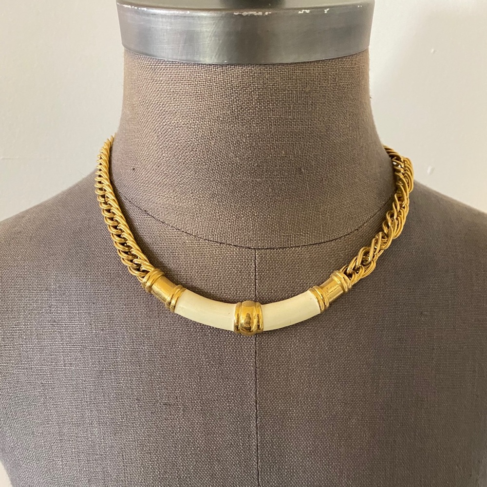 Women’s vintage necklace